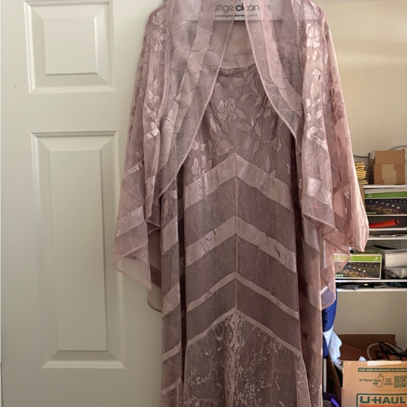 Pink Lace Dress with Shawl - Picture 4 of 6